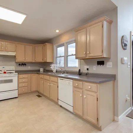 Kickback Kabin, 3 Bedrooms, Deck, Hot Tub, Pool Access, Sleeps 6 Gatlinburg Exterior photo