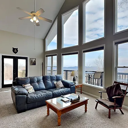 Kickback Kabin, 3 Bedrooms, Deck, Hot Tub, Pool Access, Sleeps 6 Gatlinburg Exterior photo
