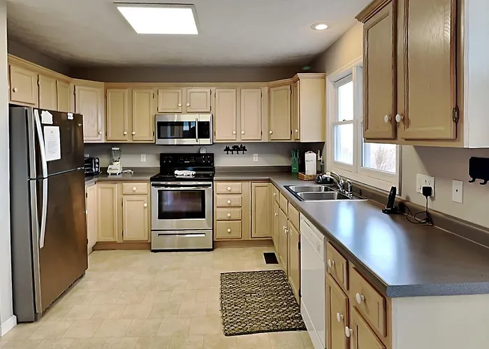 Kickback Kabin, 3 Bedrooms, Deck, Hot Tub, Pool Access, Sleeps 6